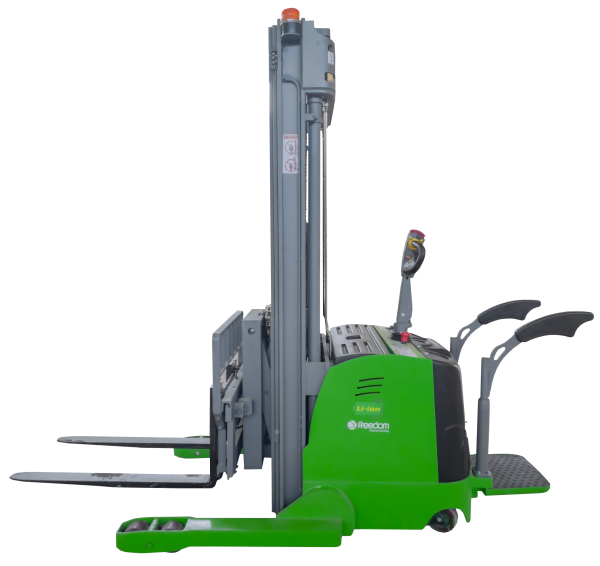 Empilhadeira Elétrica Patolada Pantog. c/ Oper. em Pé Freedom 1,5T