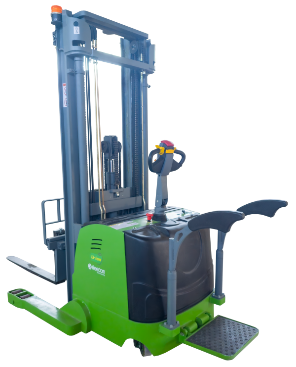 Empilhadeira Elétrica Patolada Pantog. c/ Oper. em Pé Freedom 1,5T